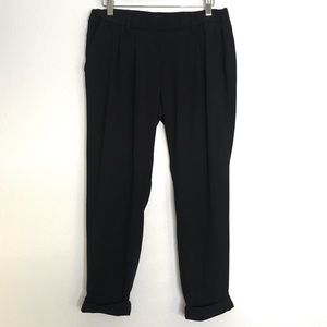 Guess M black Capri slacks Sz M